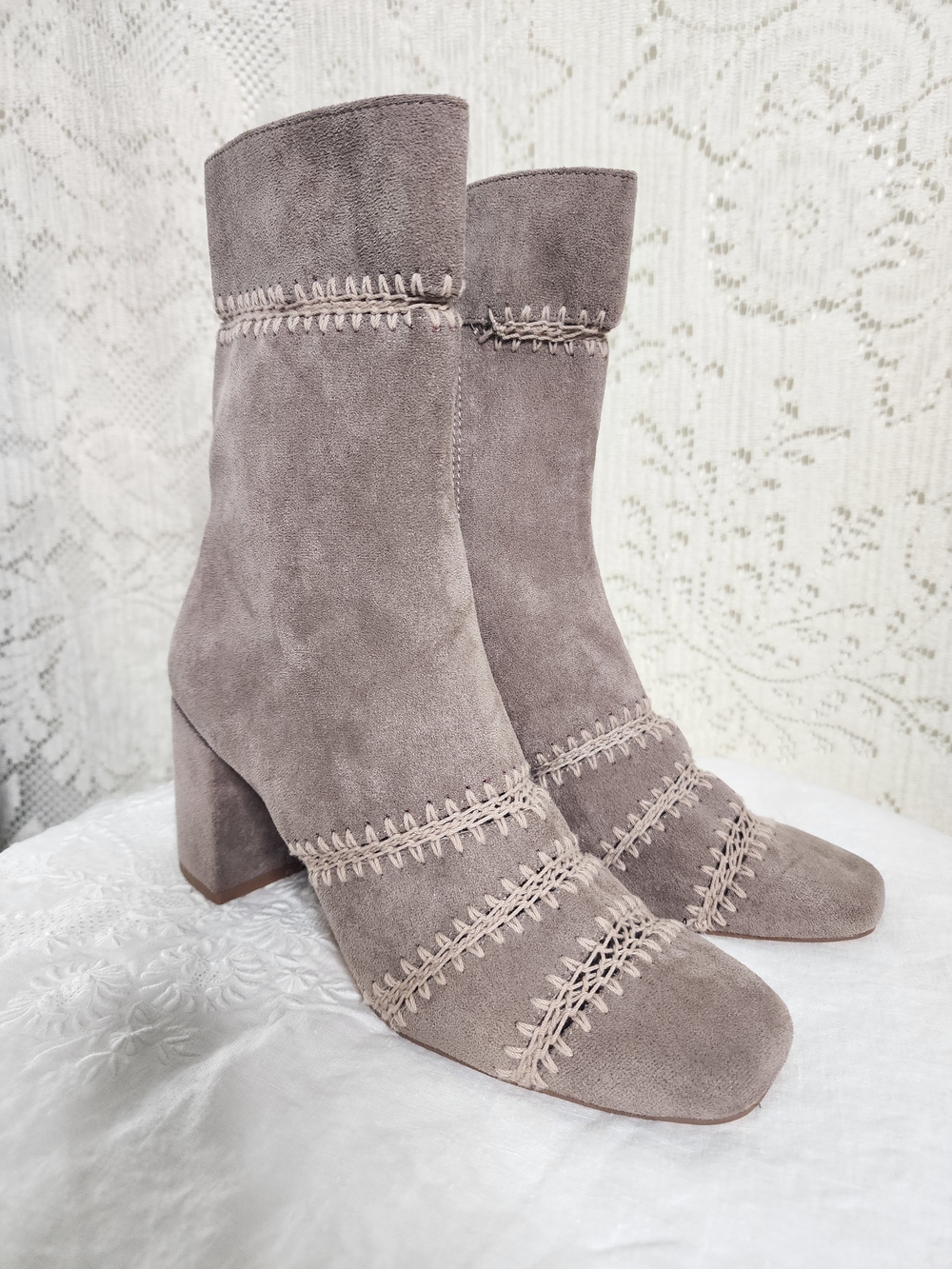Silent D Story Boot in Taupe Suede